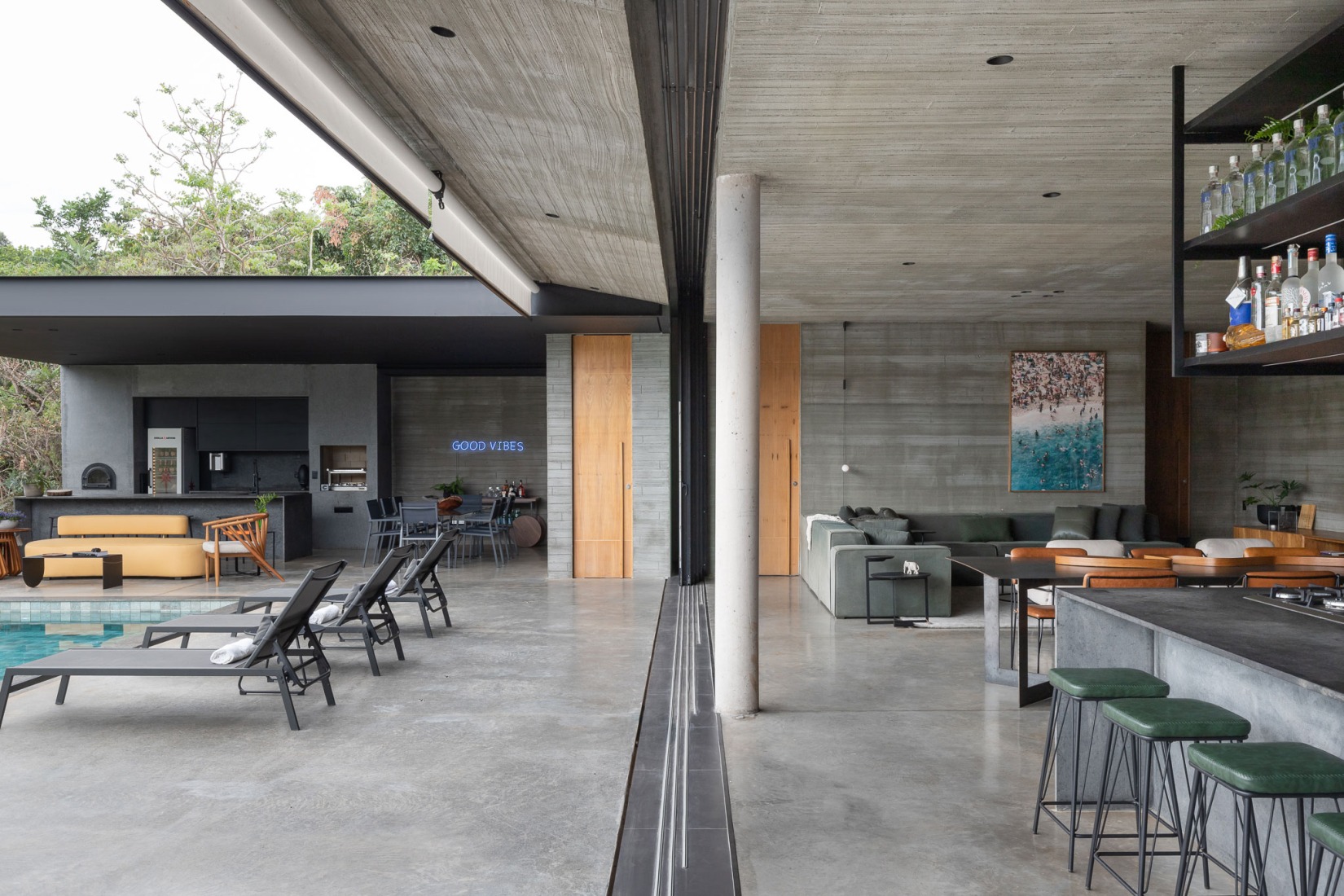 Casa Paineiras by Studio Bruno Porto. Photograph by Júlia Totoli.