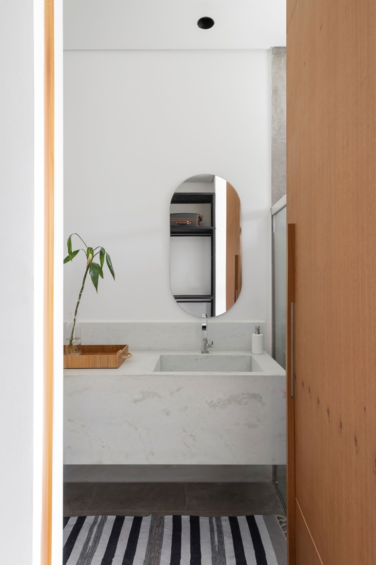 Casa Paineiras by Studio Bruno Porto. Photograph by Júlia Totoli.
