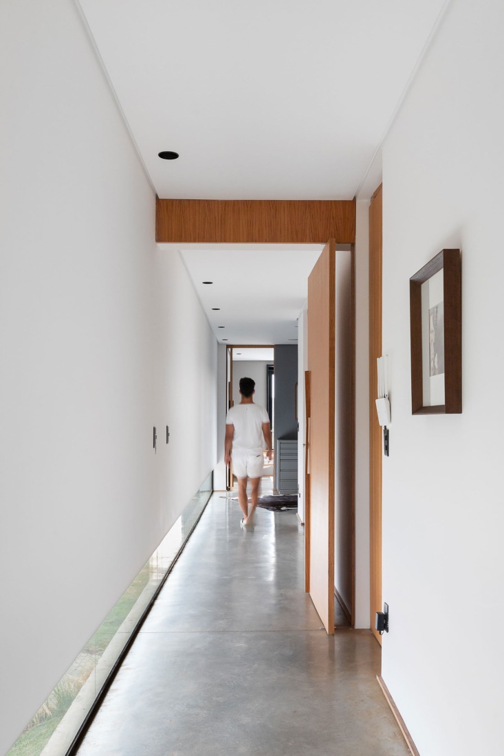 Casa Paineiras by Studio Bruno Porto. Photograph by Júlia Totoli.