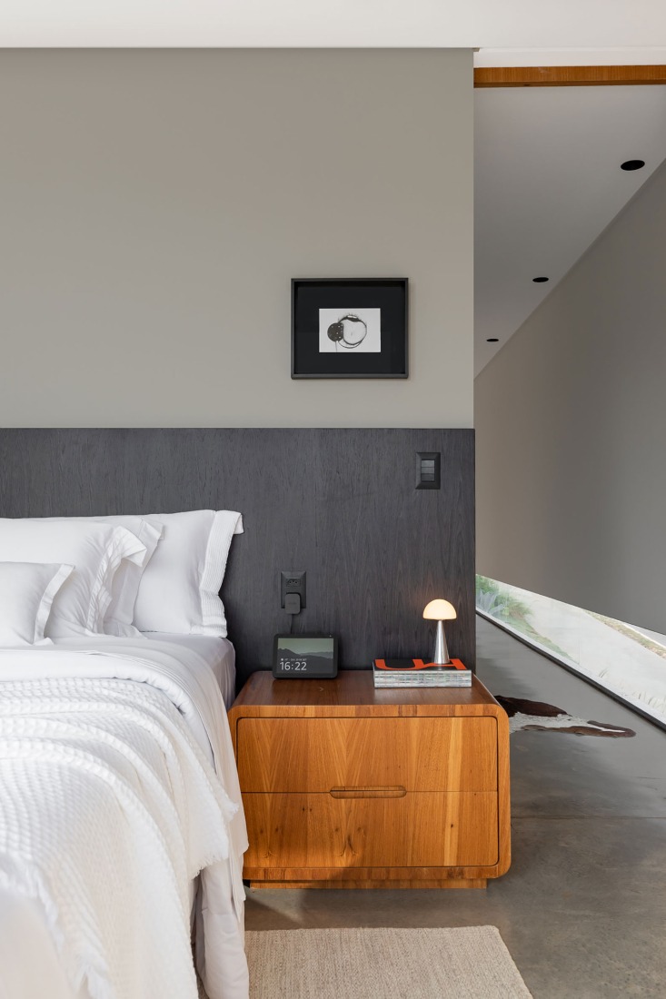 Casa Paineiras by Studio Bruno Porto. Photograph by Júlia Totoli.