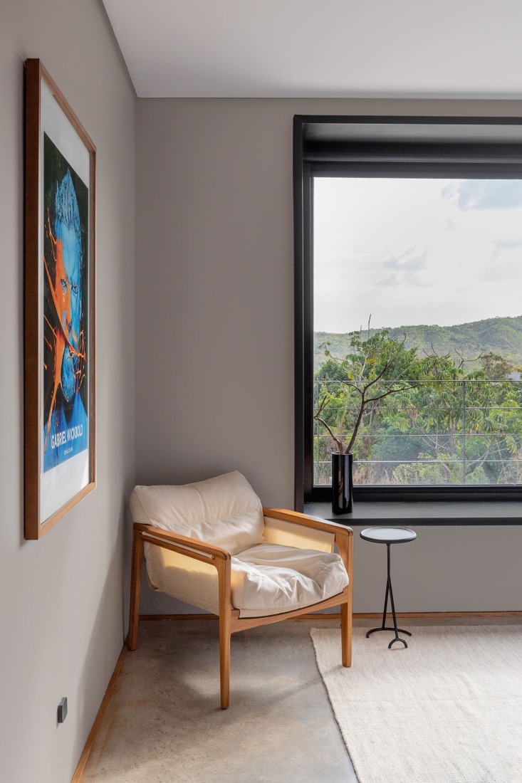Casa Paineiras by Studio Bruno Porto. Photograph by Júlia Totoli.
