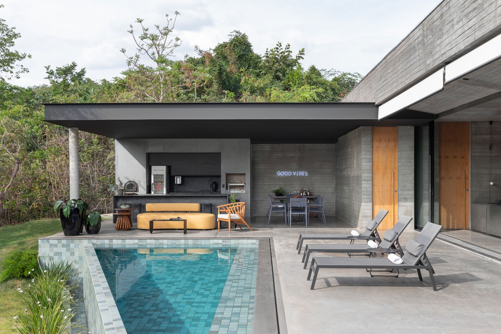 Casa Paineiras by Studio Bruno Porto. Photograph by Júlia Totoli.