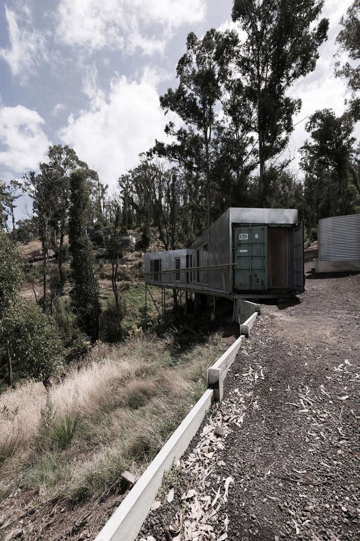 Entrada. Casa 28 por Studio Edwards. Fotografía © Tony Gorsevski