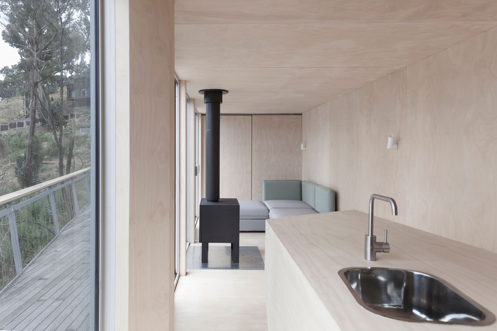 Salón. Casa 28 por Studio Edwards. Fotografía © Tony Gorsevski
