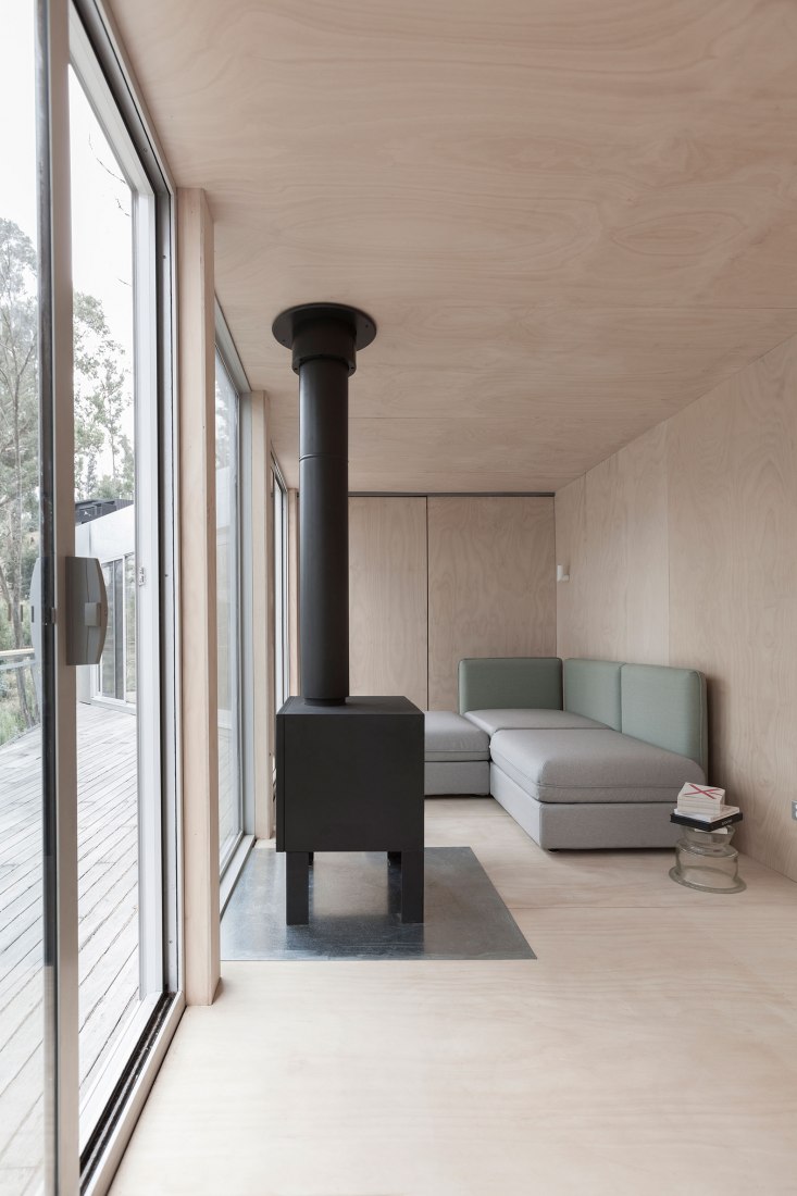 Salón. Casa 28 por Studio Edwards. Fotografía © Tony Gorsevski