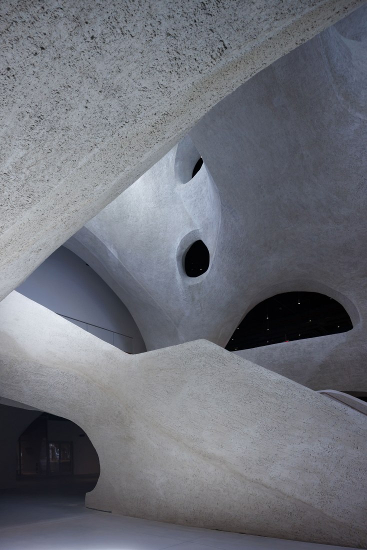 Arquitectura en el atrio de exploración Kenneth C. Griffin. El Centro Richard Gilder por Studio Gang. Fotografía por Iwan Baan.