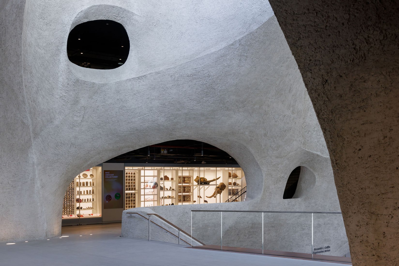 Segundo piso del núcleo de colecciones Louis V. Gerstner, Jr. El Centro Richard Gilder por Studio Gang. Fotografía por Iwan Baan.