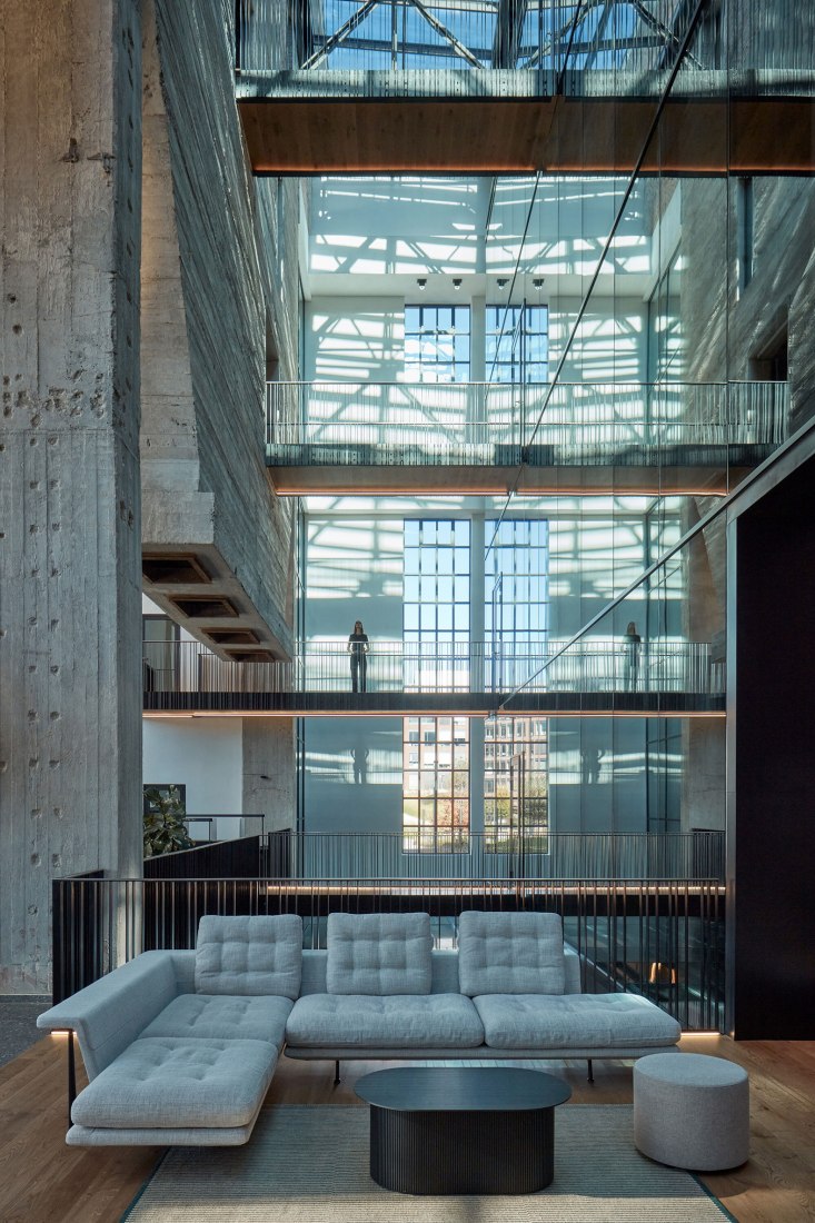 Base4Work Bratislava por Studio Perspektiv. Fotografía por BoysPlayNice.