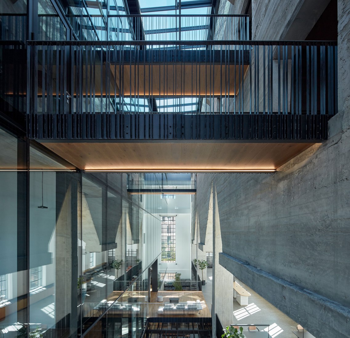 Base4Work Bratislava por Studio Perspektiv. Fotografía por BoysPlayNice.