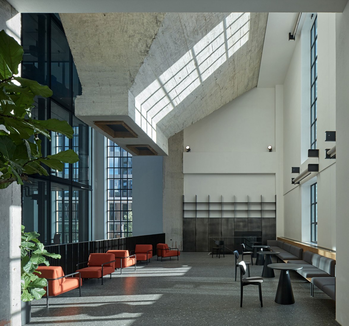 Base4Work Bratislava por Studio Perspektiv. Fotografía por BoysPlayNice.