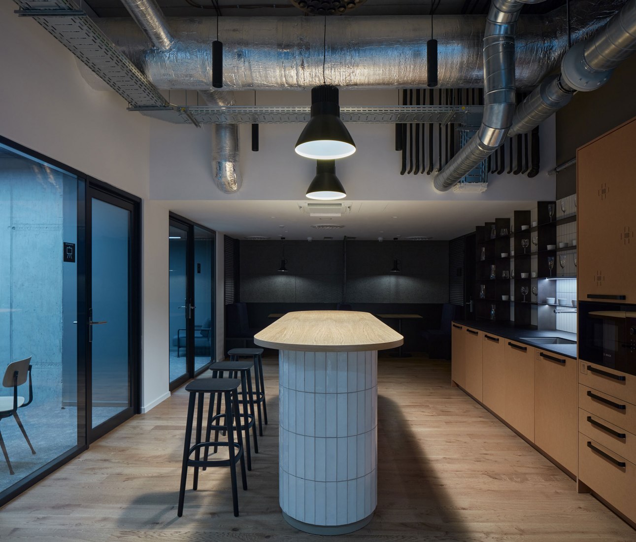 Base4Work Bratislava por Studio Perspektiv. Fotografía por BoysPlayNice.