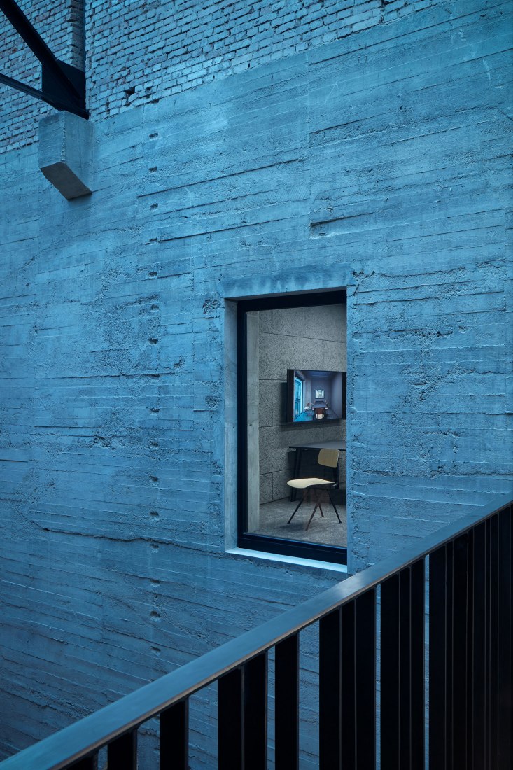 Base4Work Bratislava por Studio Perspektiv. Fotografía por BoysPlayNice.