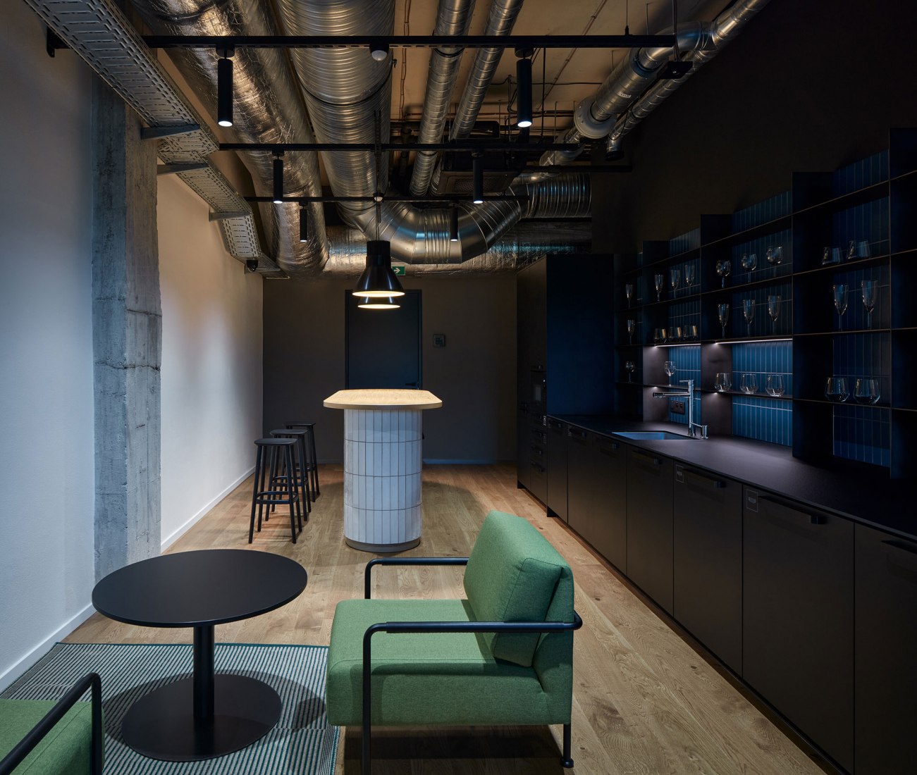 Base4Work Bratislava por Studio Perspektiv. Fotografía por BoysPlayNice.