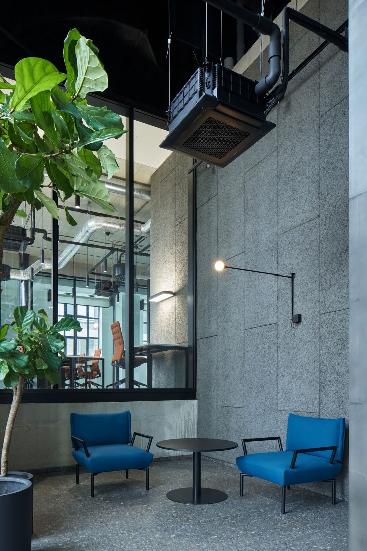 Base4Work Bratislava por Studio Perspektiv. Fotografía por BoysPlayNice.