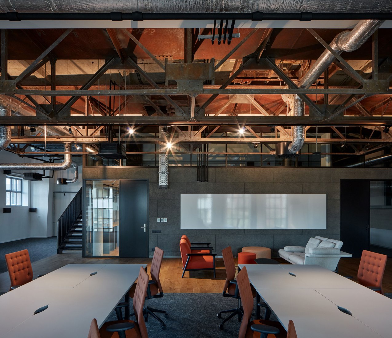 Base4Work Bratislava por Studio Perspektiv. Fotografía por BoysPlayNice.