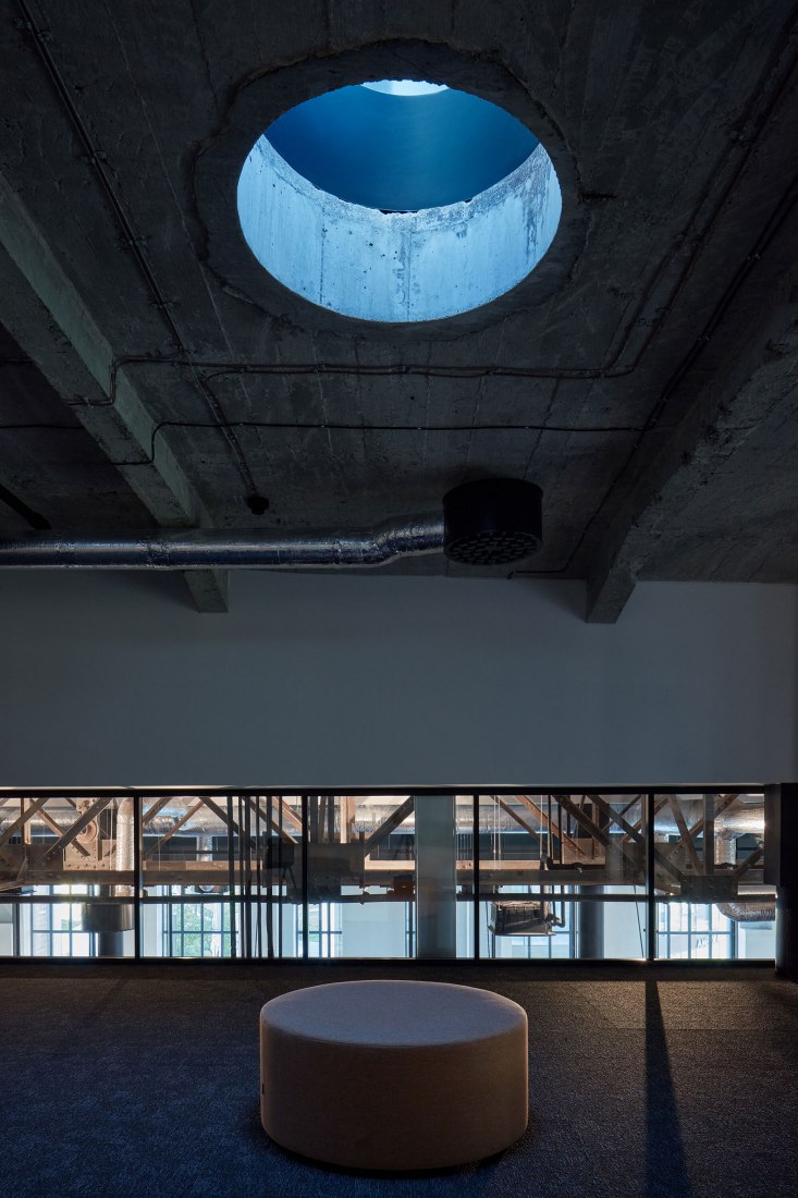 Base4Work Bratislava por Studio Perspektiv. Fotografía por BoysPlayNice.