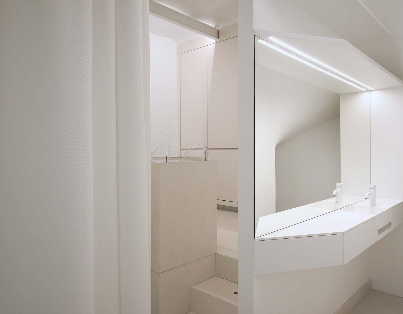 PAR-VIII, the alcove of monceau by Studio PHAAR. Photograph by tonescluster.