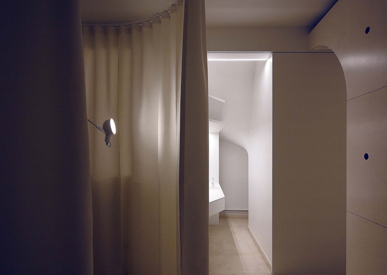 PAR-VIII, the alcove of monceau by Studio PHAAR. Photograph by tonescluster.