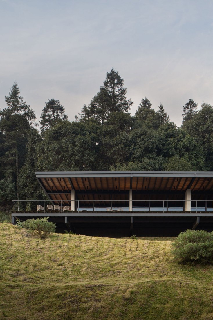 Piedra Grande Equestrian Clubhouse by Studio rc. Photograph by Cesar Belio.