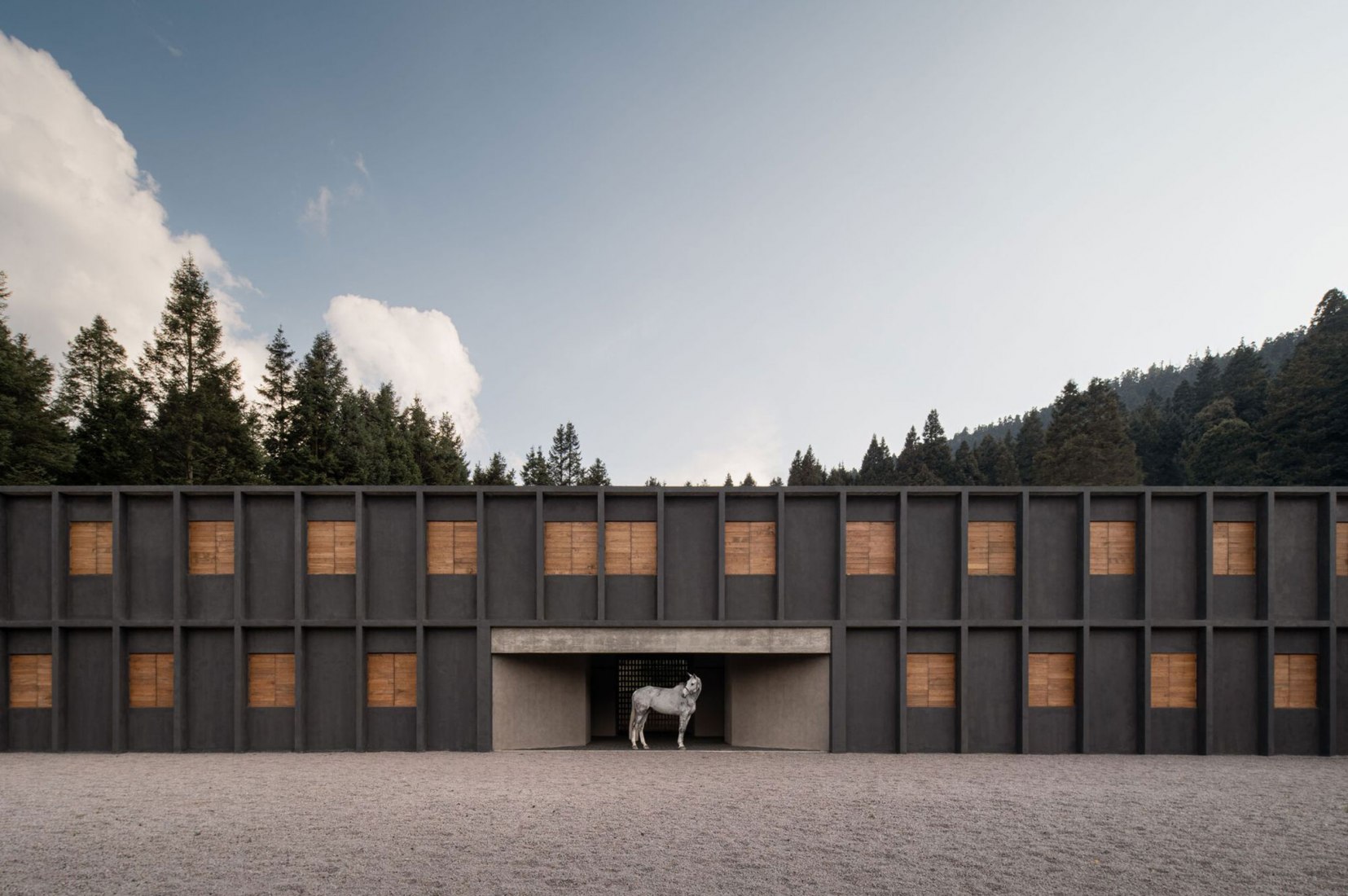 Piedra Grande Equestrian Clubhouse by Studio rc. Photograph by Cesar Belio.