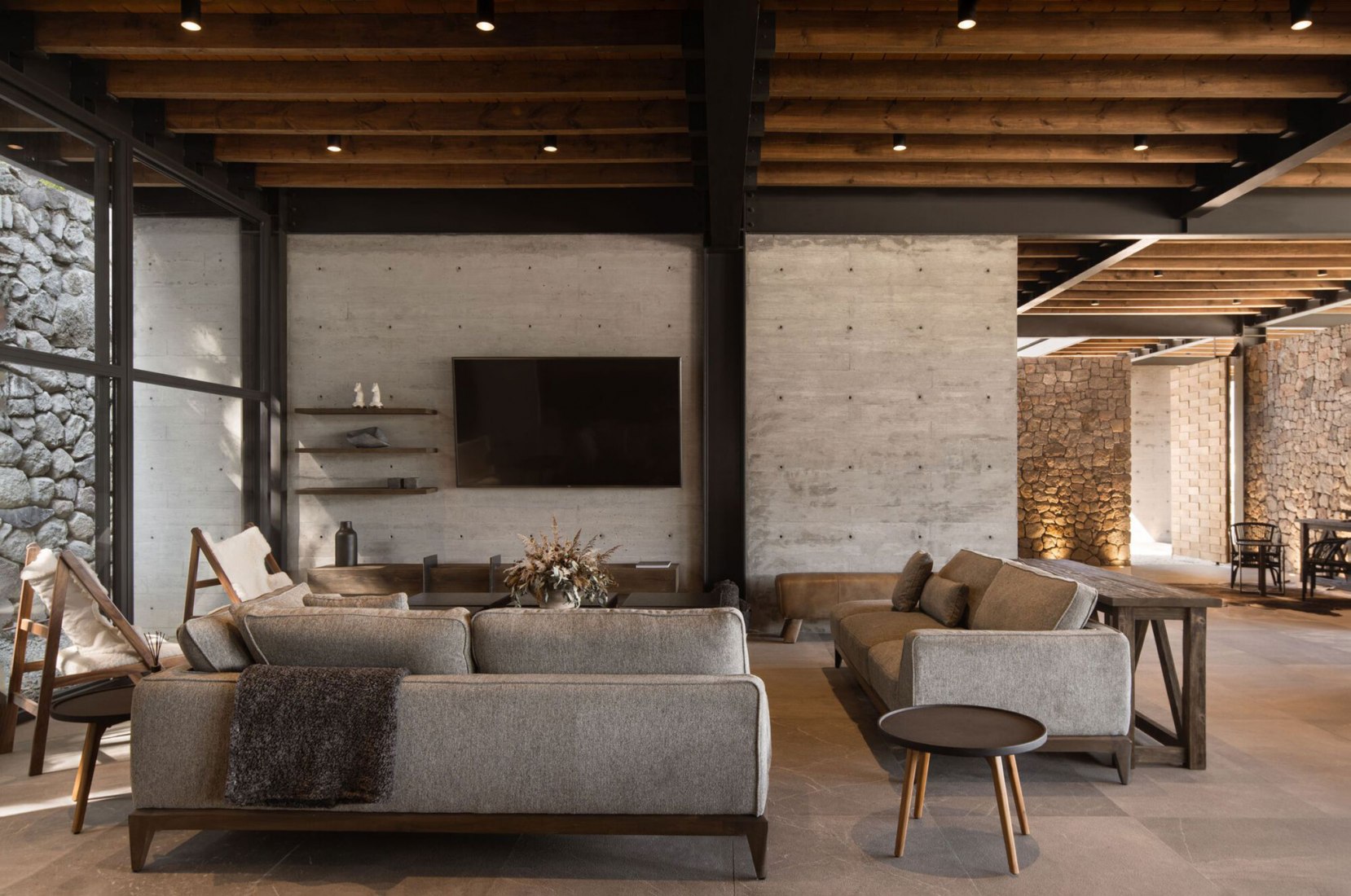 Piedra Grande Equestrian Clubhouse by Studio rc. Photograph by Cesar Belio.