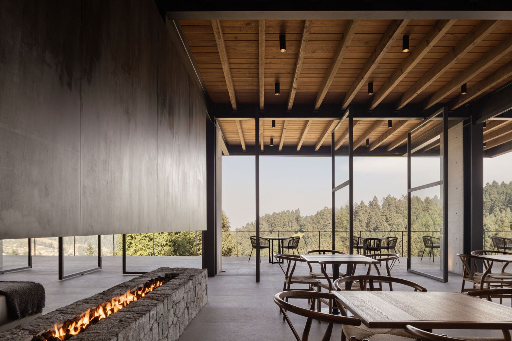 Piedra Grande Equestrian Clubhouse by Studio rc. Photograph by Cesar Belio.