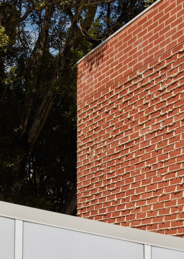 Brick House por Studio Roam. Fotografía por Jack Lovel.