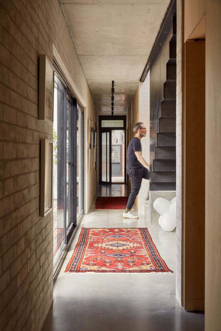 Brick House por Studio Roam. Fotografía por Jack Lovel.