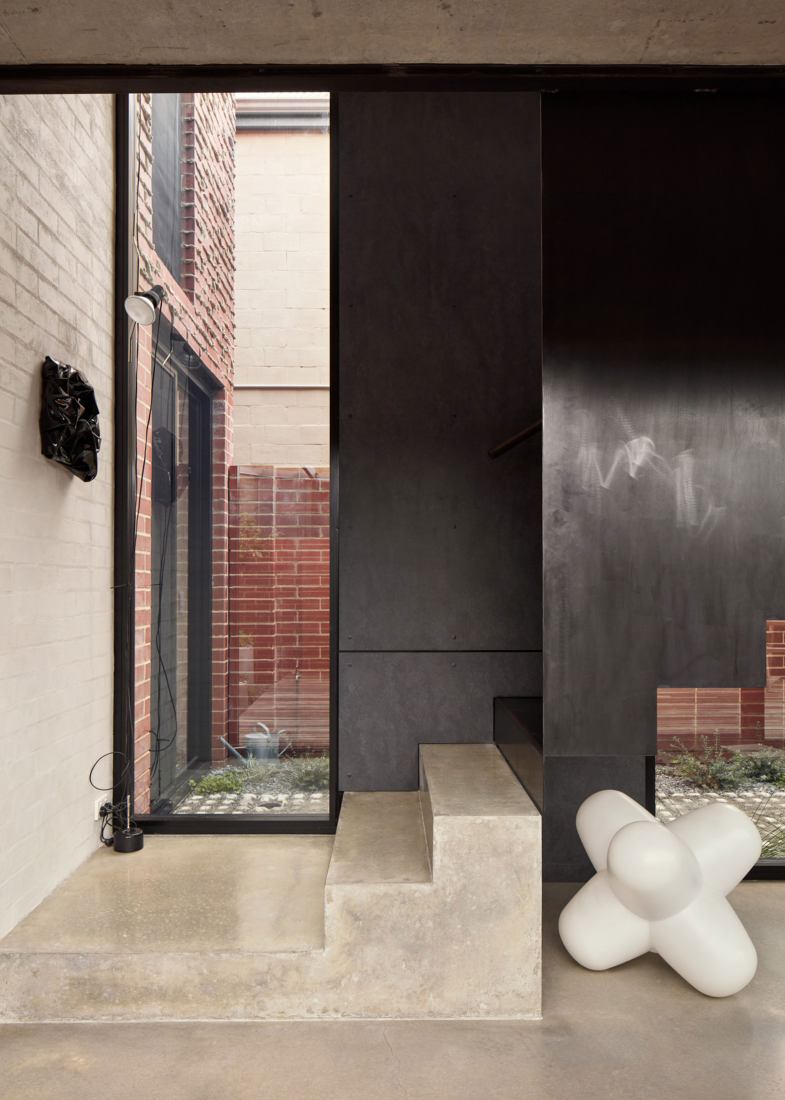 Brick House por Studio Roam. Fotografía por Jack Lovel.