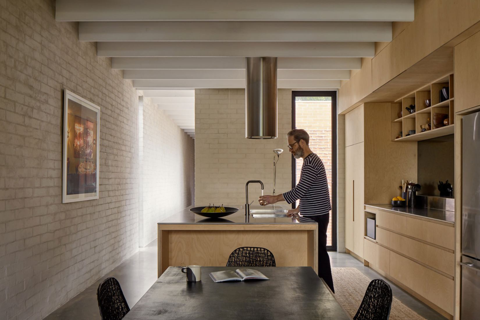 Brick House por Studio Roam. Fotografía por Jack Lovel.