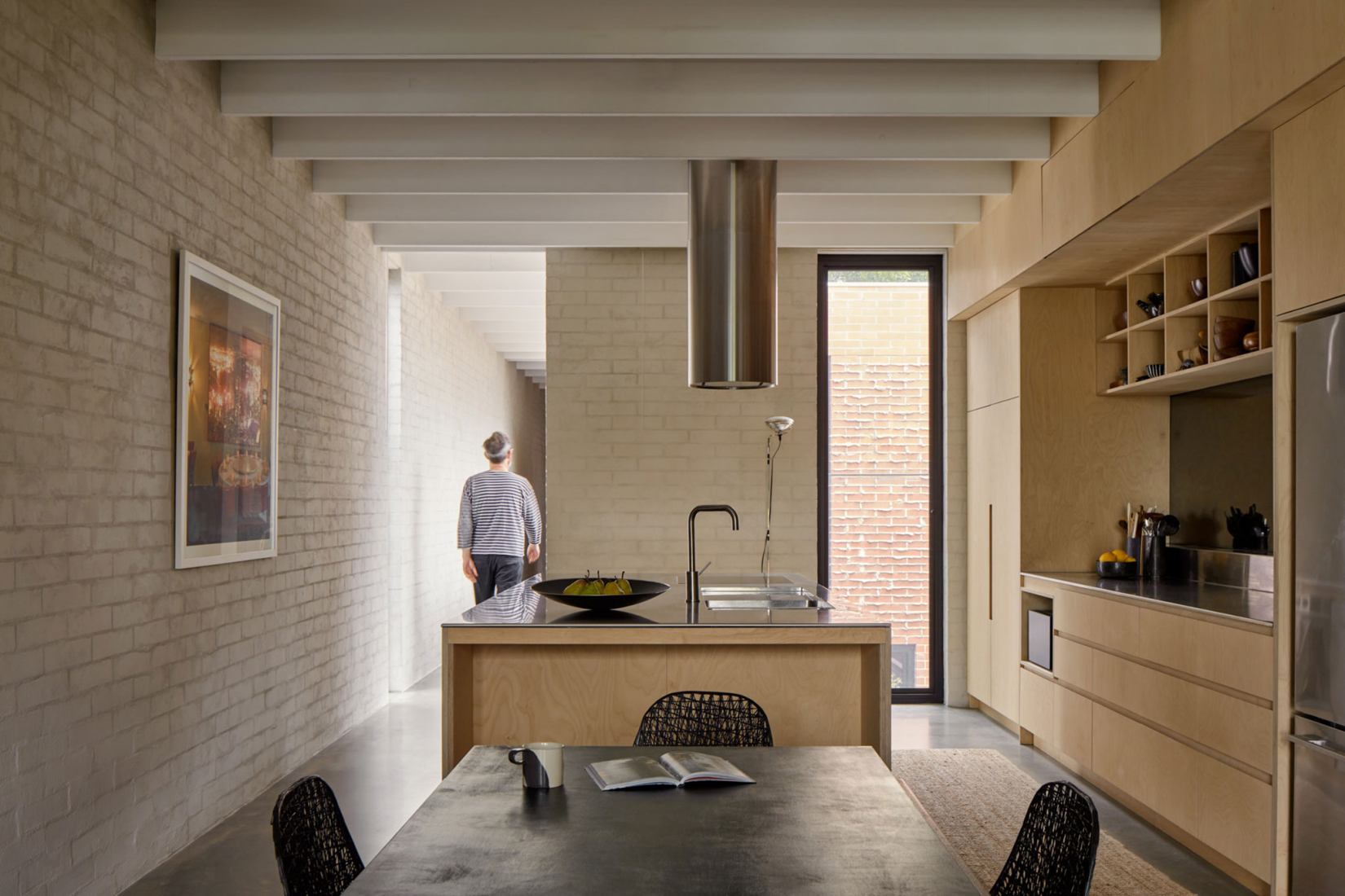 Brick House por Studio Roam. Fotografía por Jack Lovel.