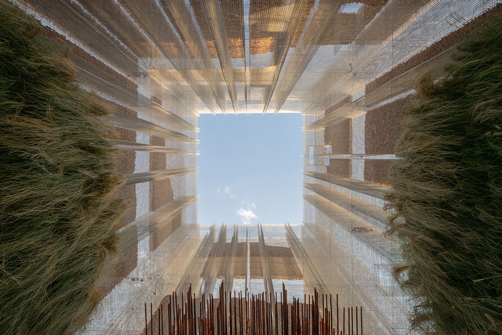 Instalación Diriyah Oasis por Edoardo Tresoldi y Matteo Foschi. Comisariada por designlab experience. Fotografía de Roberto Conte.