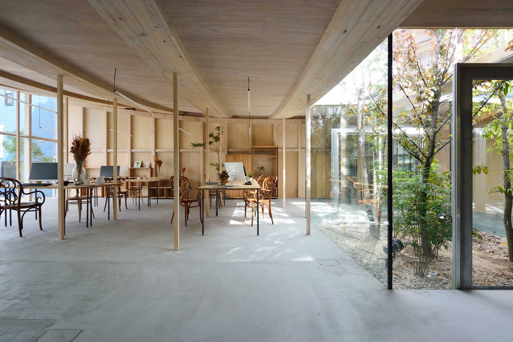 Office in Sanno by Studio Velocity. Photograph courtesy by Studio Velocity