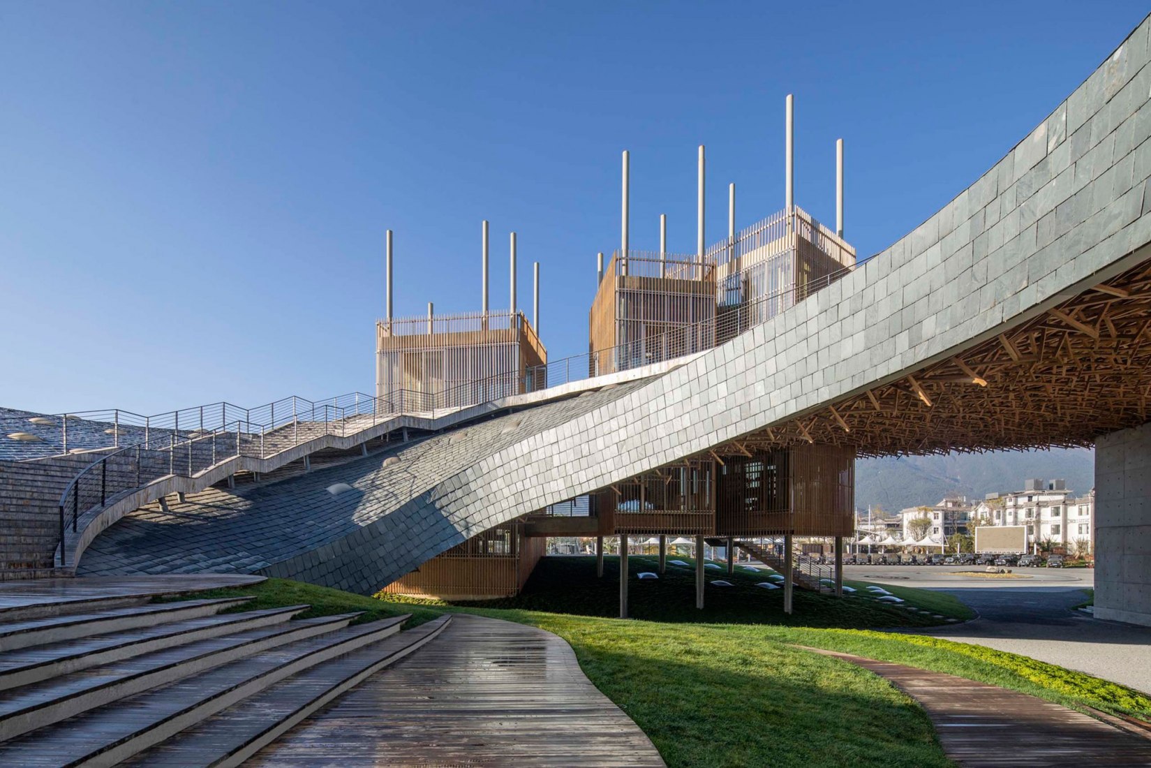 Centro de Artes Escénicas de Yangliping por Studio Zhu Pei. Fotografía por Weiqi Jin.