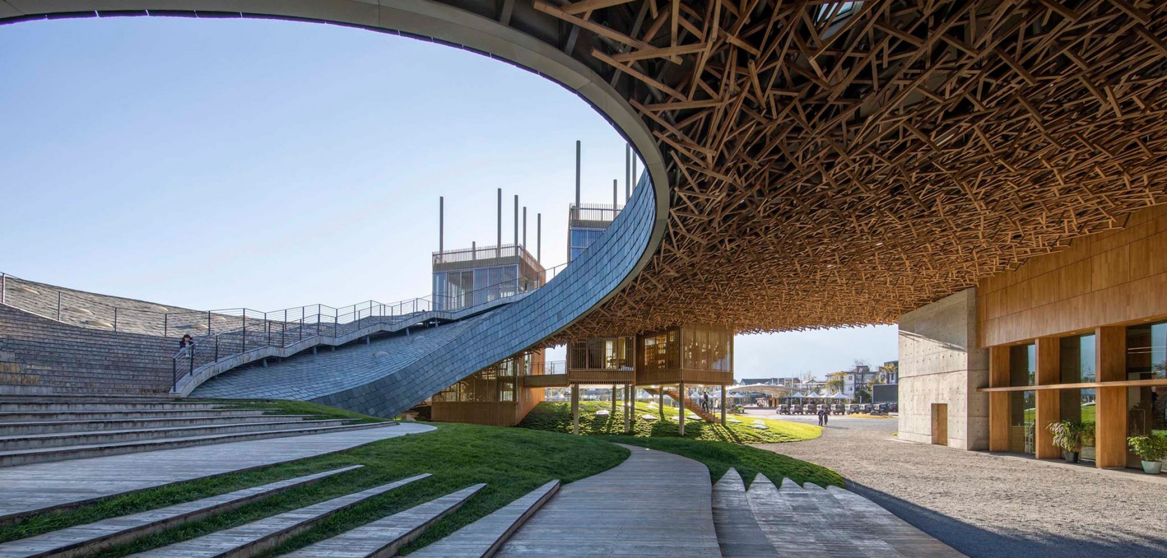 Centro de Artes Escénicas de Yangliping por Studio Zhu Pei. Fotografía por Weiqi Jin.