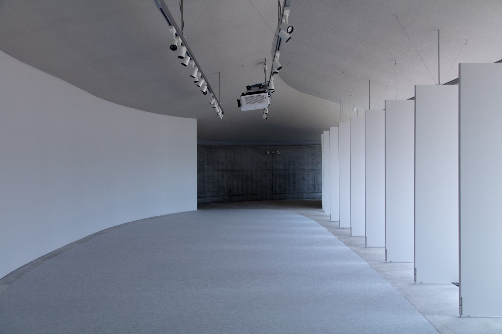 Elevated walkway viewpoint and cultural centre by SUO. Photography courtesy of Yashima Navi.