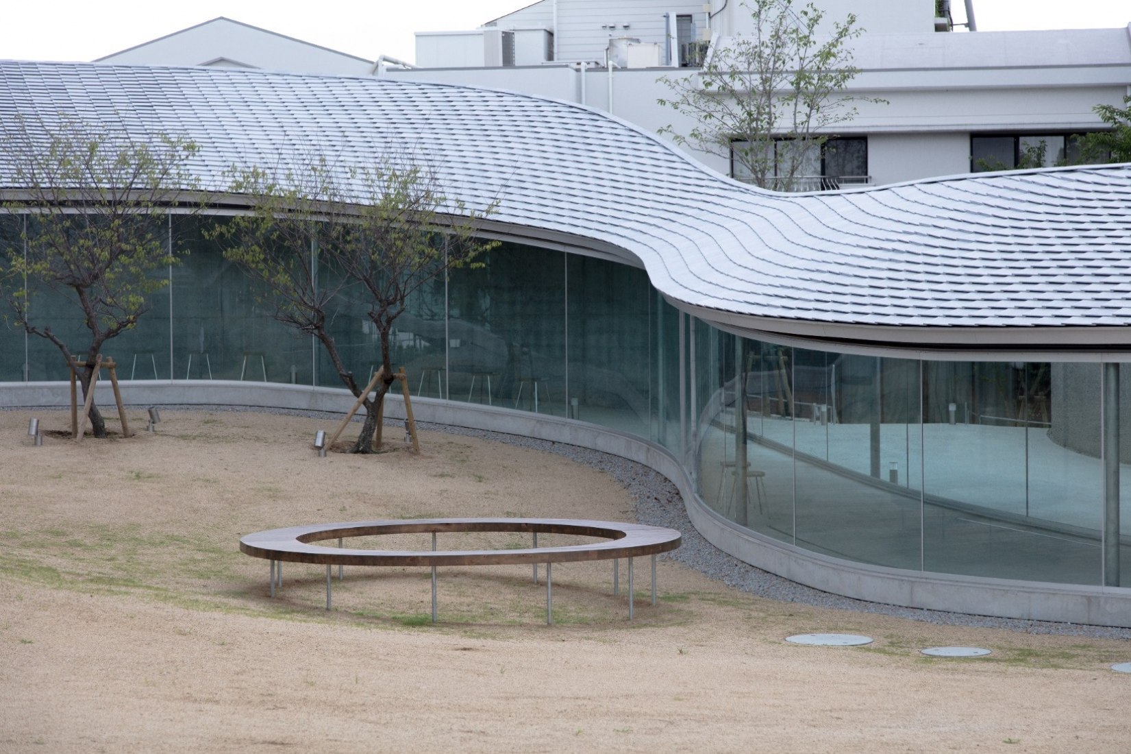Elevated walkway viewpoint and cultural centre by SUO. Photography courtesy of Yashima Navi.