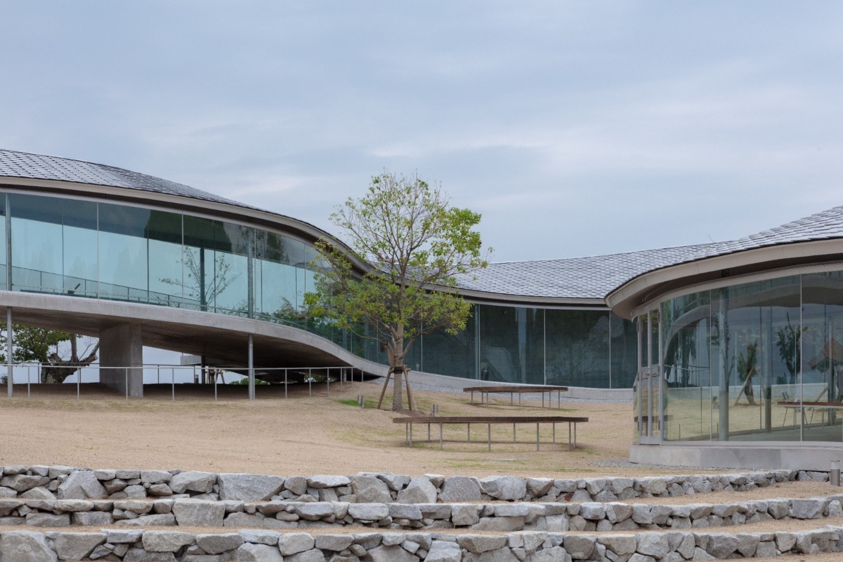 Elevated walkway viewpoint and cultural centre by SUO. Photography courtesy of Yashima Navi.