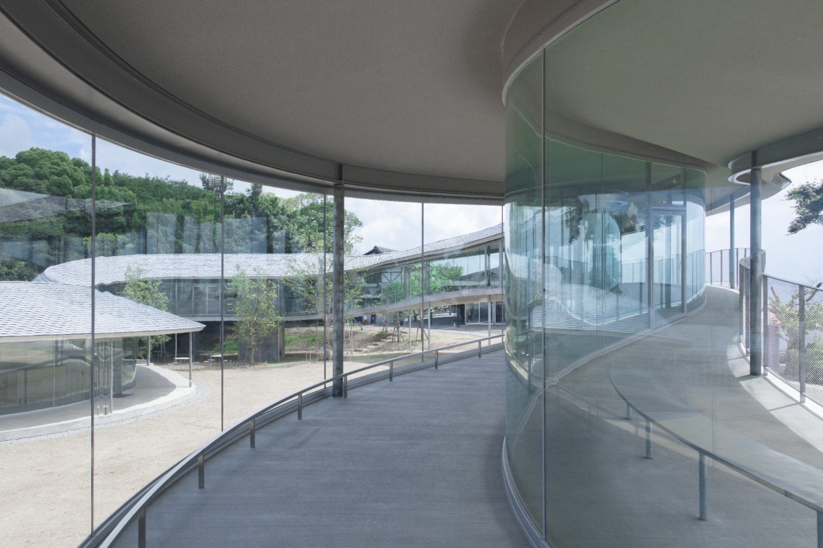 Elevated walkway viewpoint and cultural centre by SUO. Photography courtesy of Yashima Navi.