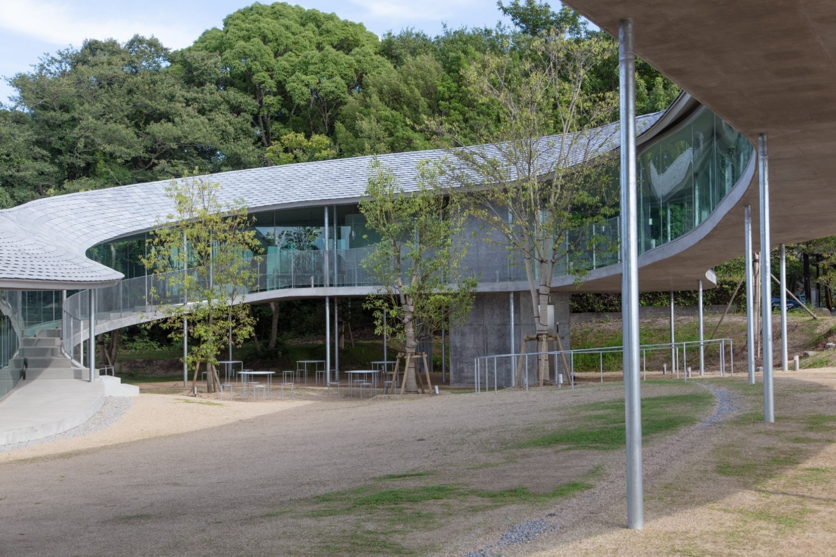 Elevated walkway viewpoint and cultural centre by SUO. Photography courtesy of Yashima Navi.