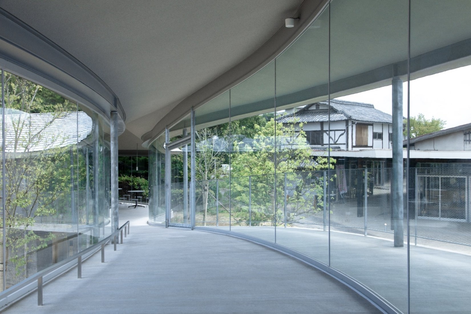 Elevated walkway viewpoint and cultural centre by SUO. Photography courtesy of Yashima Navi.