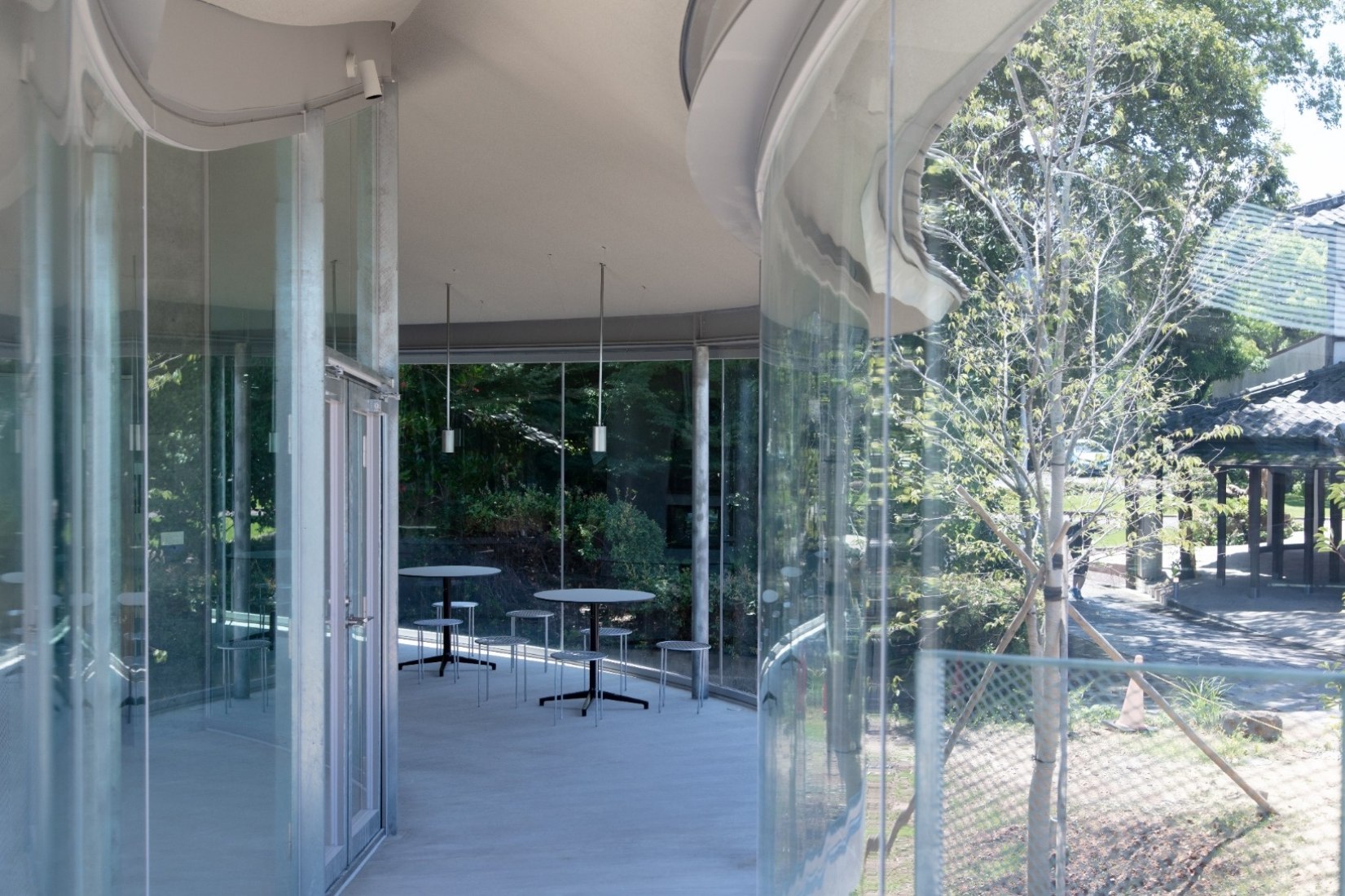 Elevated walkway viewpoint and cultural centre by SUO. Photography courtesy of Yashima Navi.
