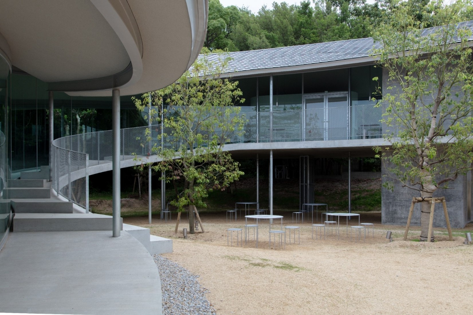 Elevated walkway viewpoint and cultural centre by SUO. Photography courtesy of Yashima Navi.