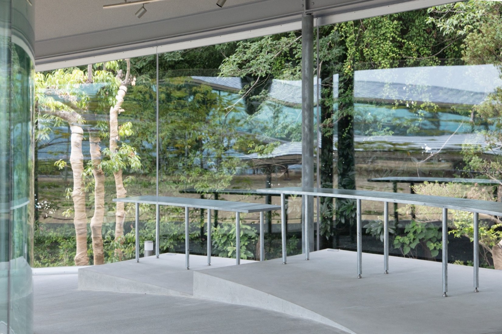 Elevated walkway viewpoint and cultural centre by SUO. Photography courtesy of Yashima Navi.