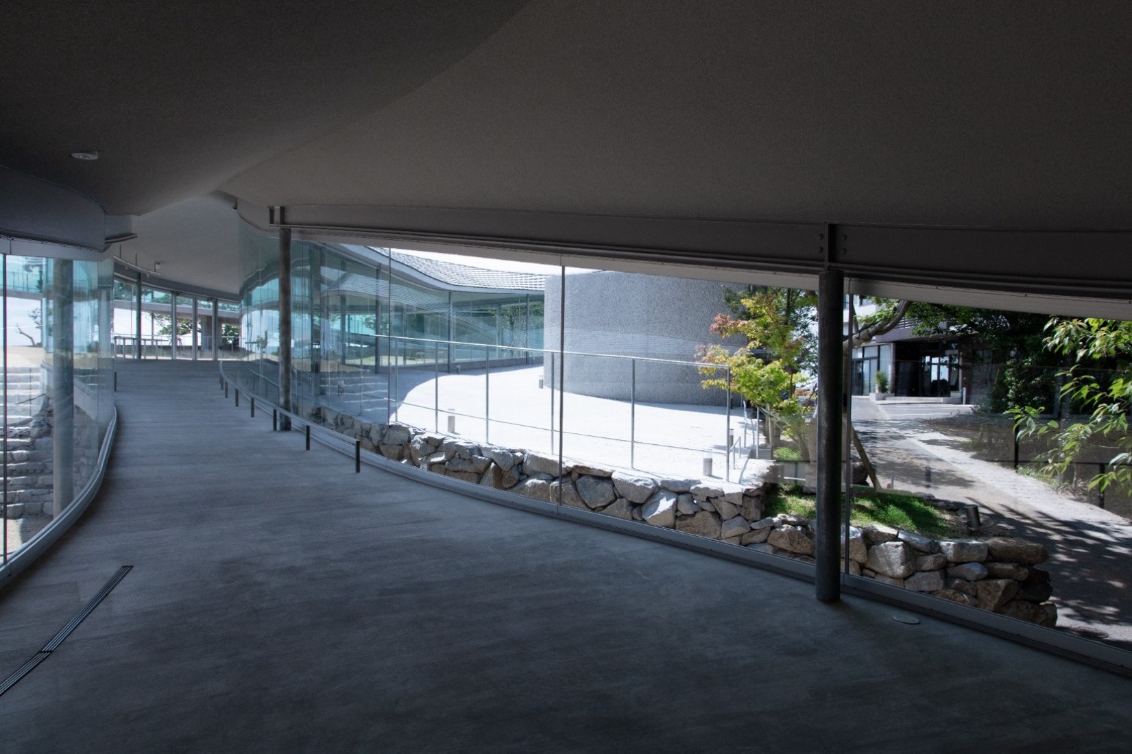 Elevated walkway viewpoint and cultural centre by SUO. Photography courtesy of Yashima Navi.