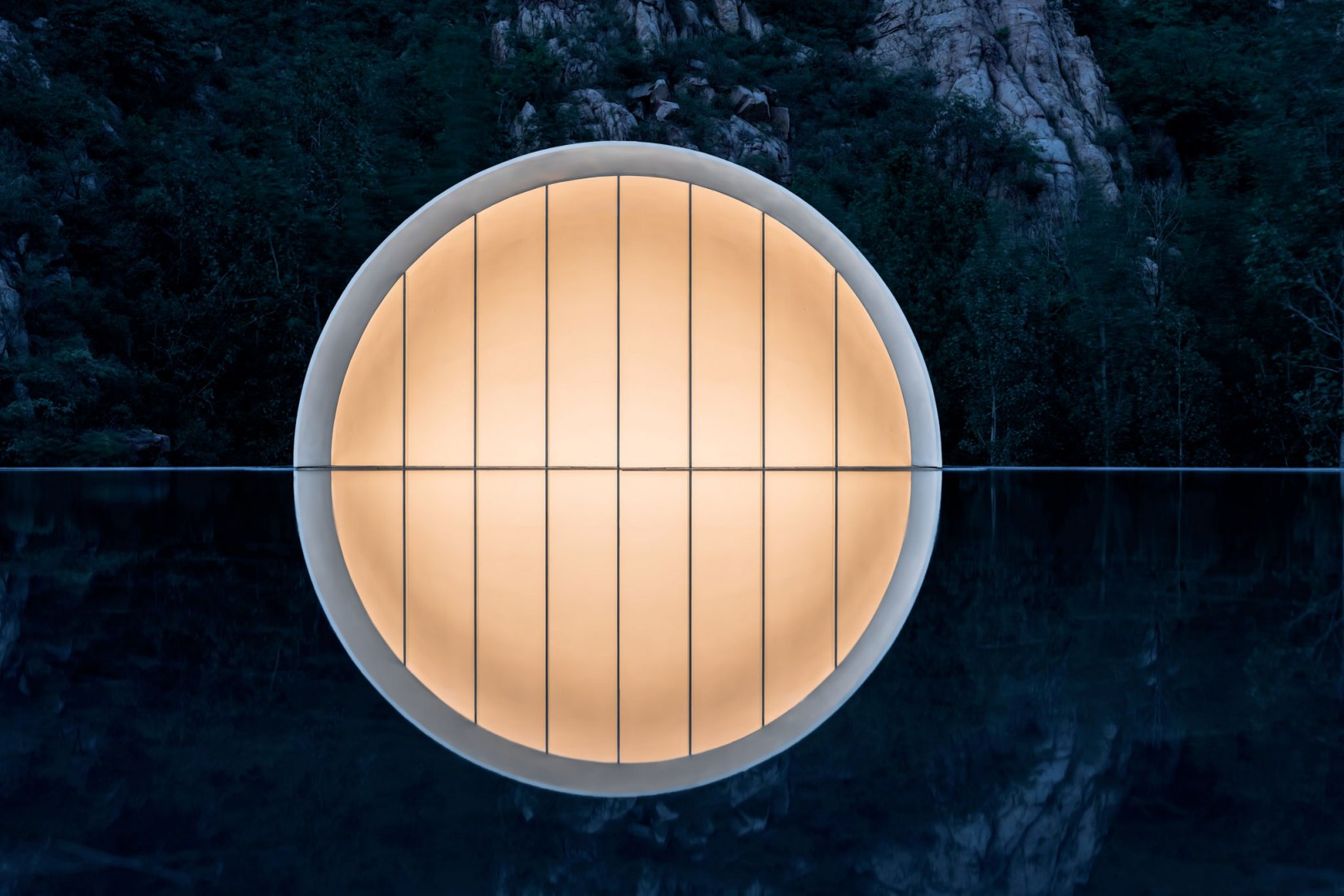 Sala de ceremonias de Tai'an: la luna de la ciudad natal por Syn Architects. Fotografía por Zheng Yan.