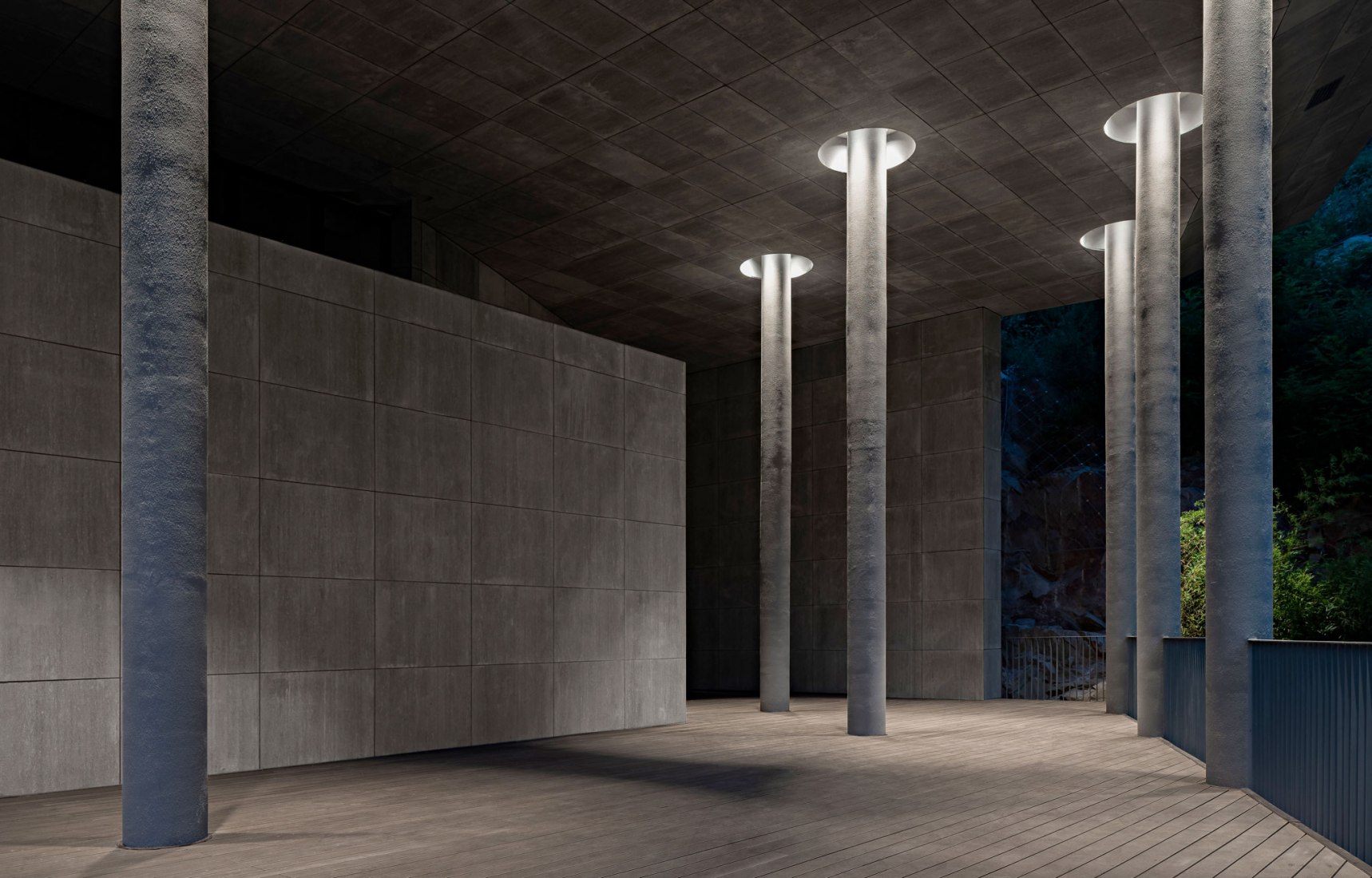 Sala de ceremonias de Tai'an: la luna de la ciudad natal por Syn Architects. Fotografía por Zheng Yan.