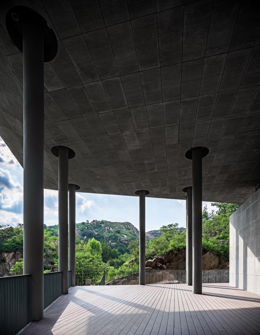 Sala de ceremonias de Tai'an: la luna de la ciudad natal por Syn Architects. Fotografía por Zheng Yan.