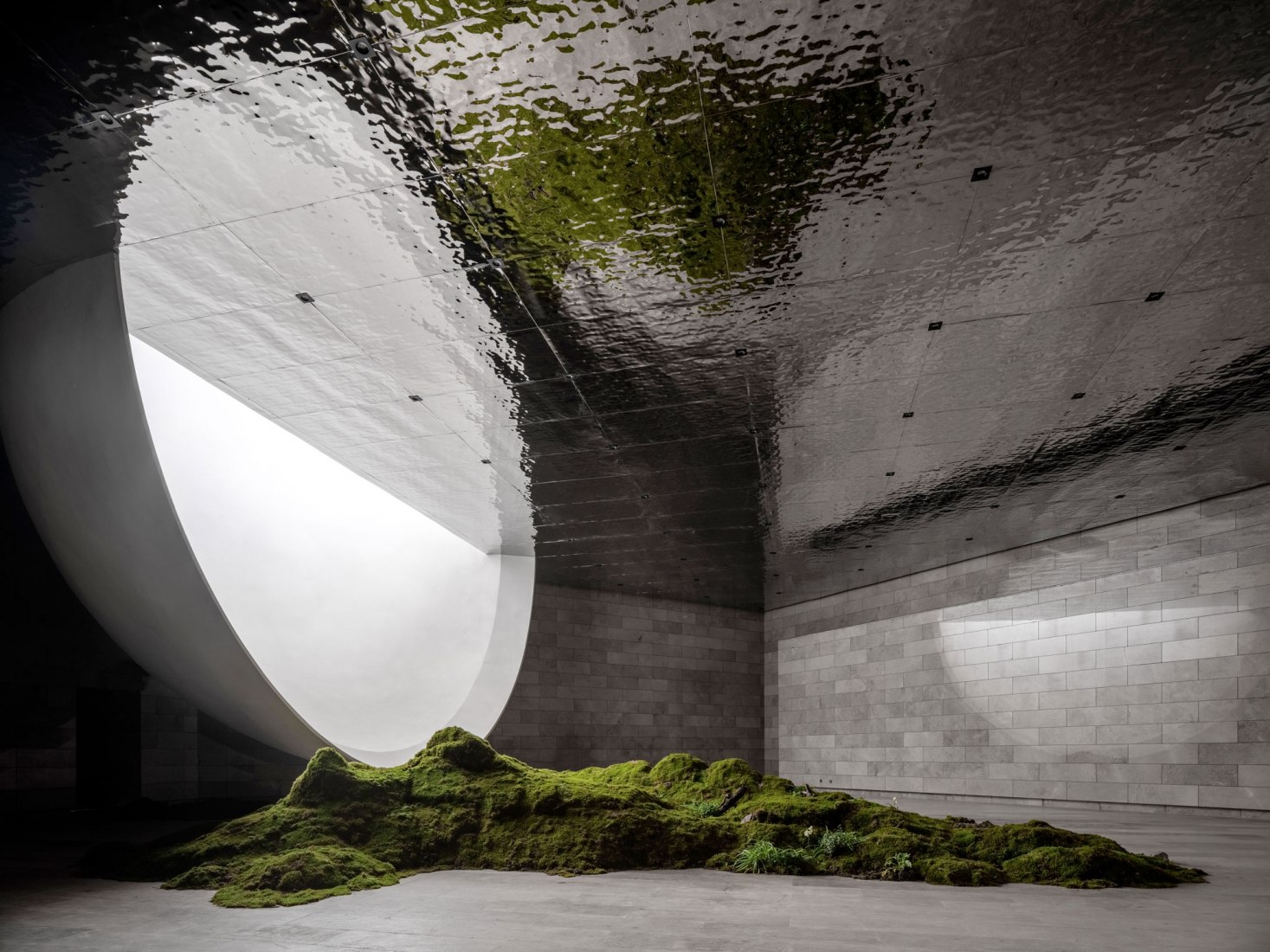 Sala de ceremonias de Tai'an: la luna de la ciudad natal por Syn Architects. Fotografía por Zheng Yan.