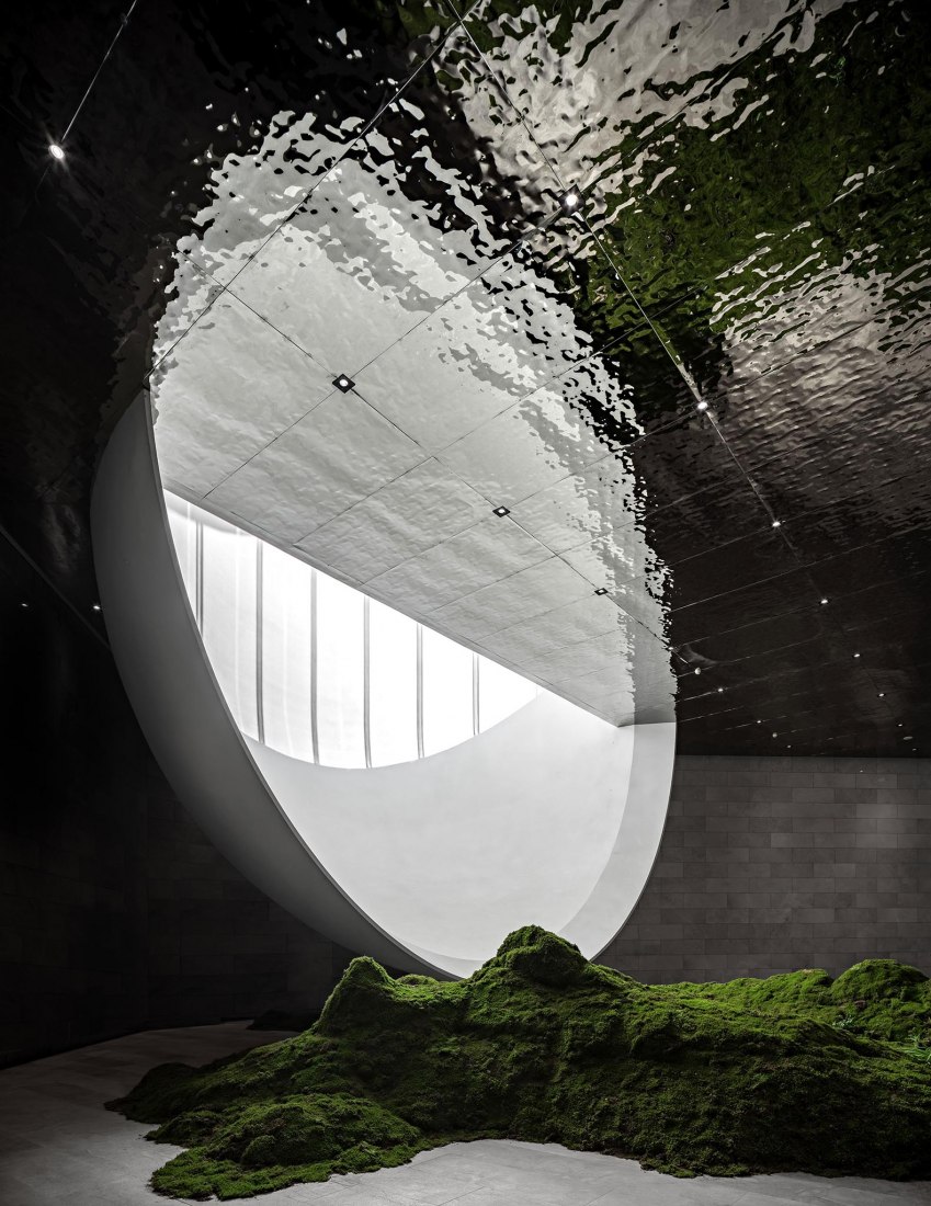 Sala de ceremonias de Tai'an: la luna de la ciudad natal por Syn Architects. Fotografía por Zheng Yan.